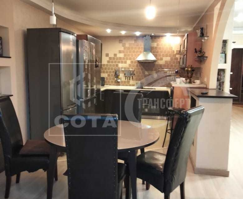 Продаётся 3-комнатная квартира, 110 м²