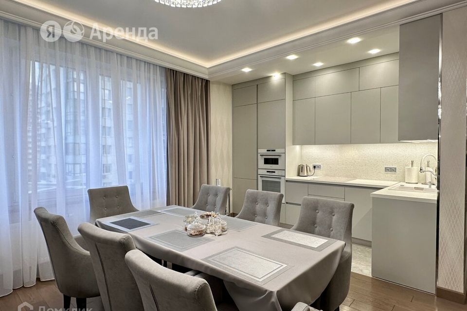 Сдаётся 4-комнатная квартира, 160 м²