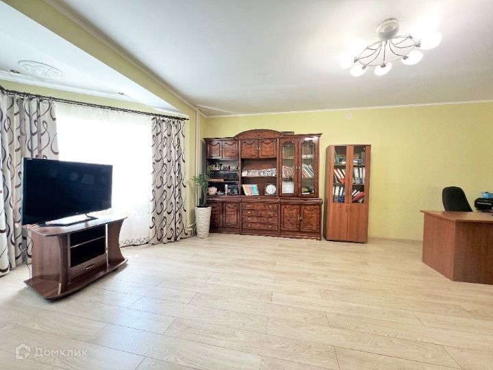 Продаётся 4-комнатная квартира, 127.2 м²