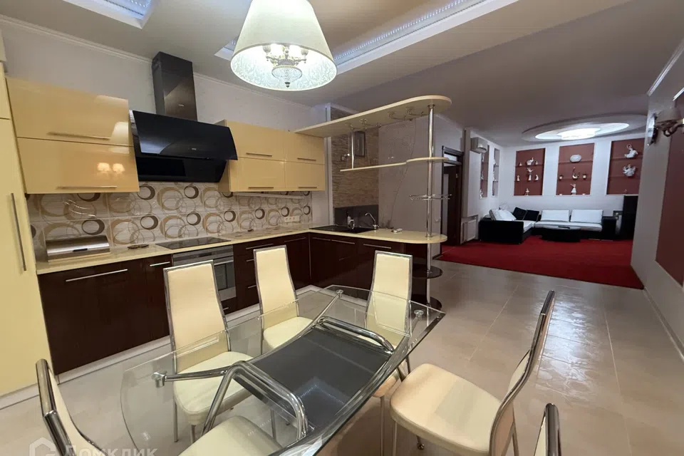 Продаётся 4-комнатная квартира, 153 м²