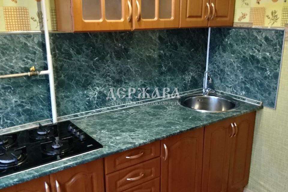 Сдаётся 4-комнатная квартира, 60 м²