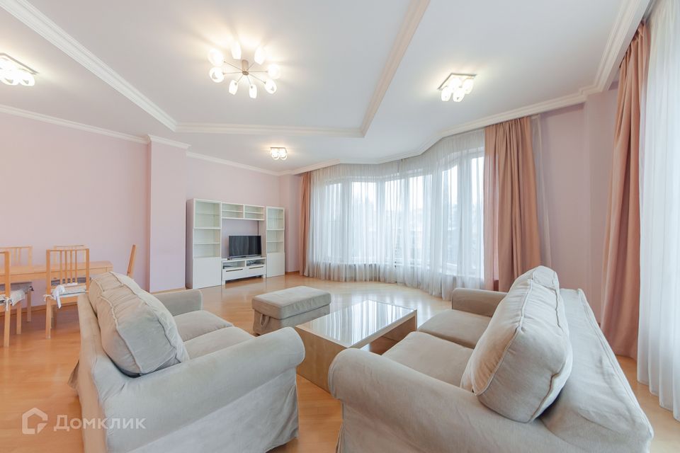 Сдаётся 3-комнатная квартира, 145 м²