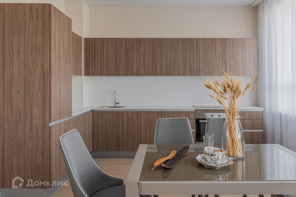 Сдаётся 4-комнатная квартира, 114 м²