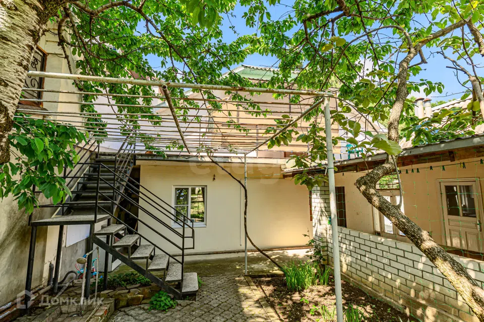 Продаётся 2-этажный дом, 233.9 м²