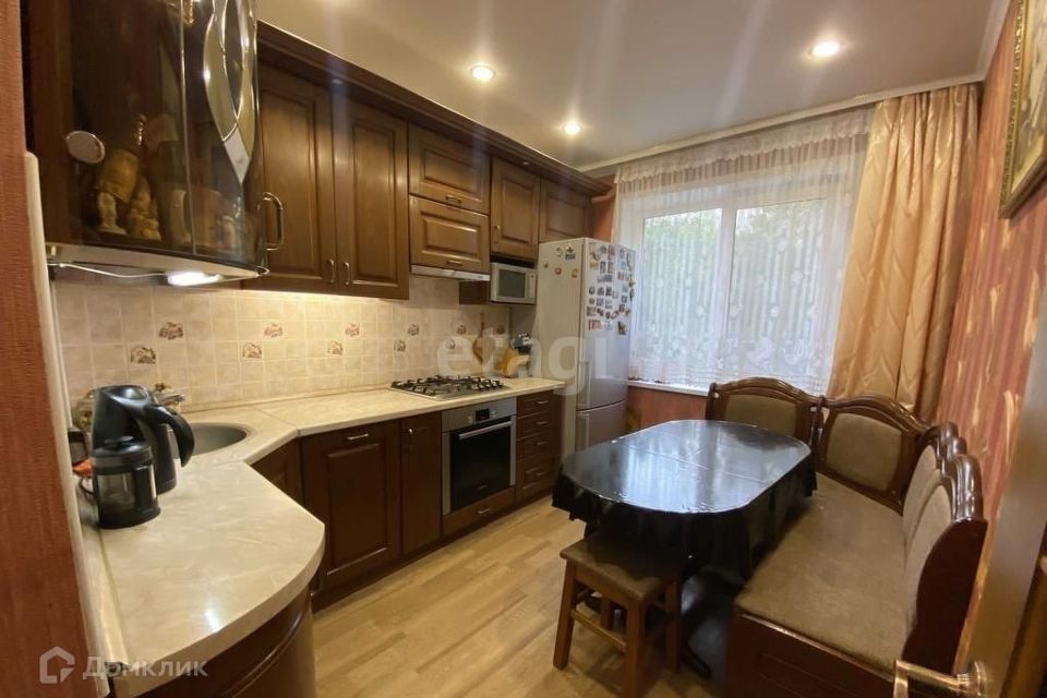 Продаётся 4-комнатная квартира, 75.2 м²