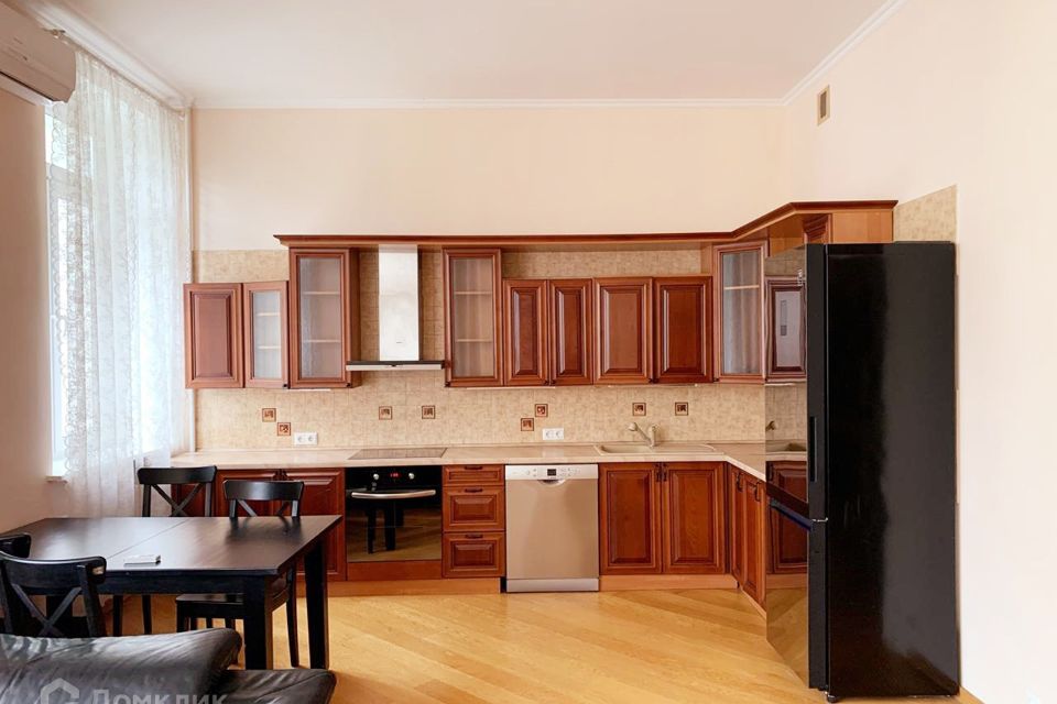 Сдаётся 2-комнатная квартира, 85 м²