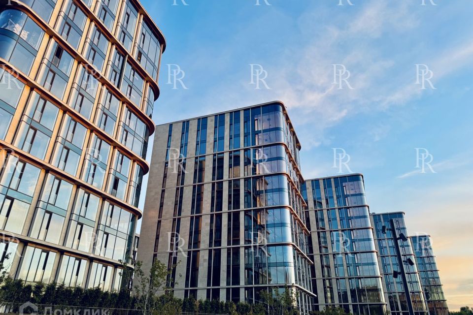 Продаётся 4-комнатная квартира, 180 м²