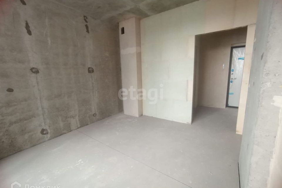Продаётся 1-комнатная квартира, 61.8 м²