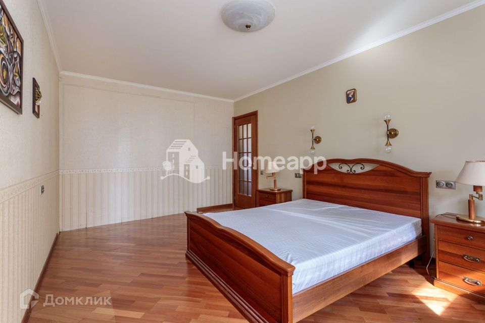 Продаётся 4-комнатная квартира, 130 м²