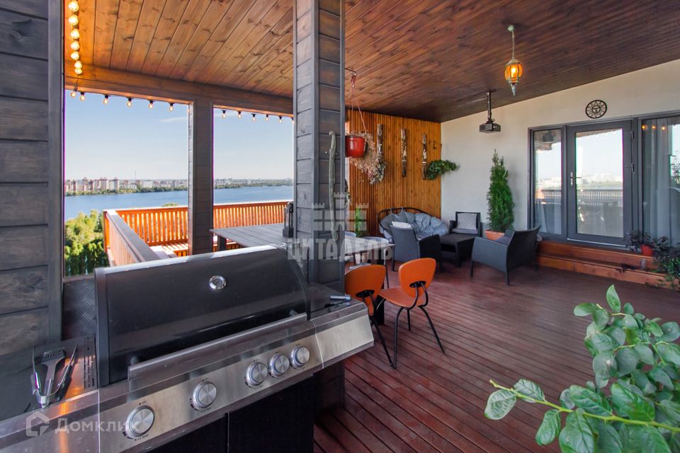 Продаётся 4-комнатная квартира, 160 м²