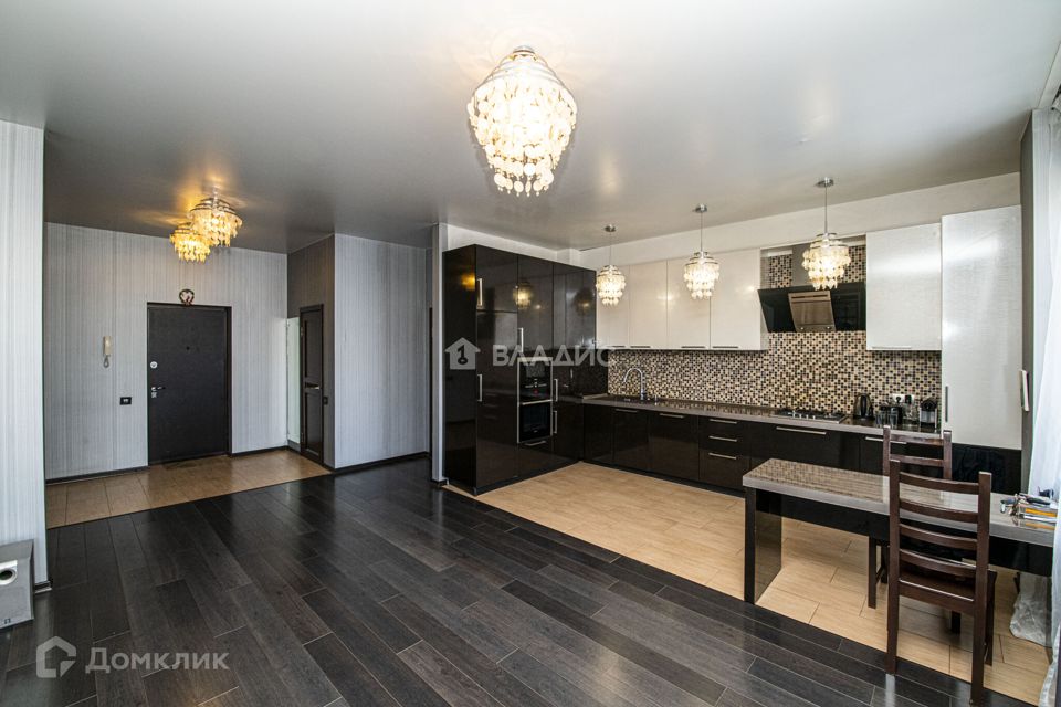 Продаётся 3-комнатная квартира, 117 м²