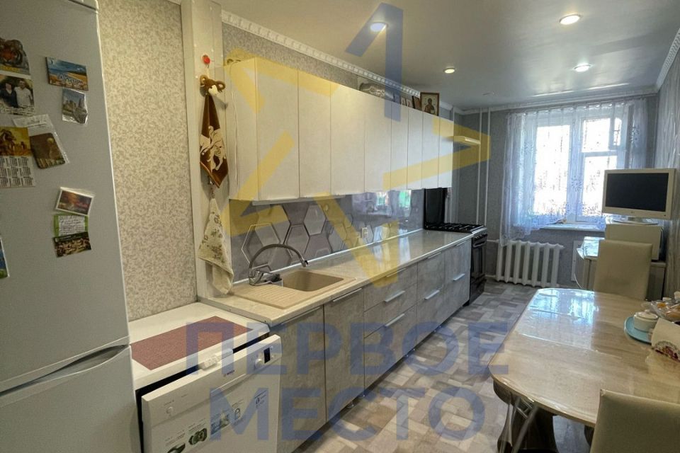 Продаётся 4-комнатная квартира, 74 м²