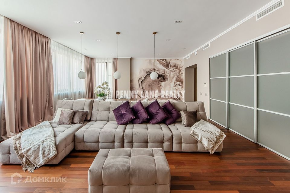 Сдаётся 4-комнатная квартира, 204 м²