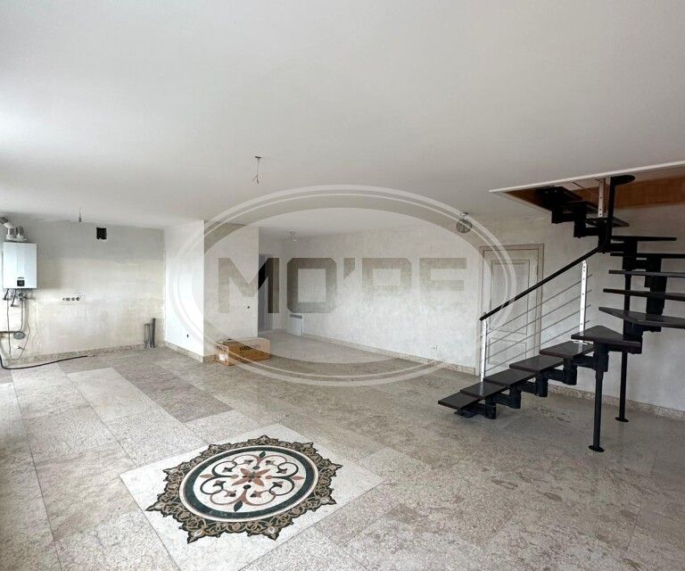 Продаётся 4-комнатная квартира, 120 м²