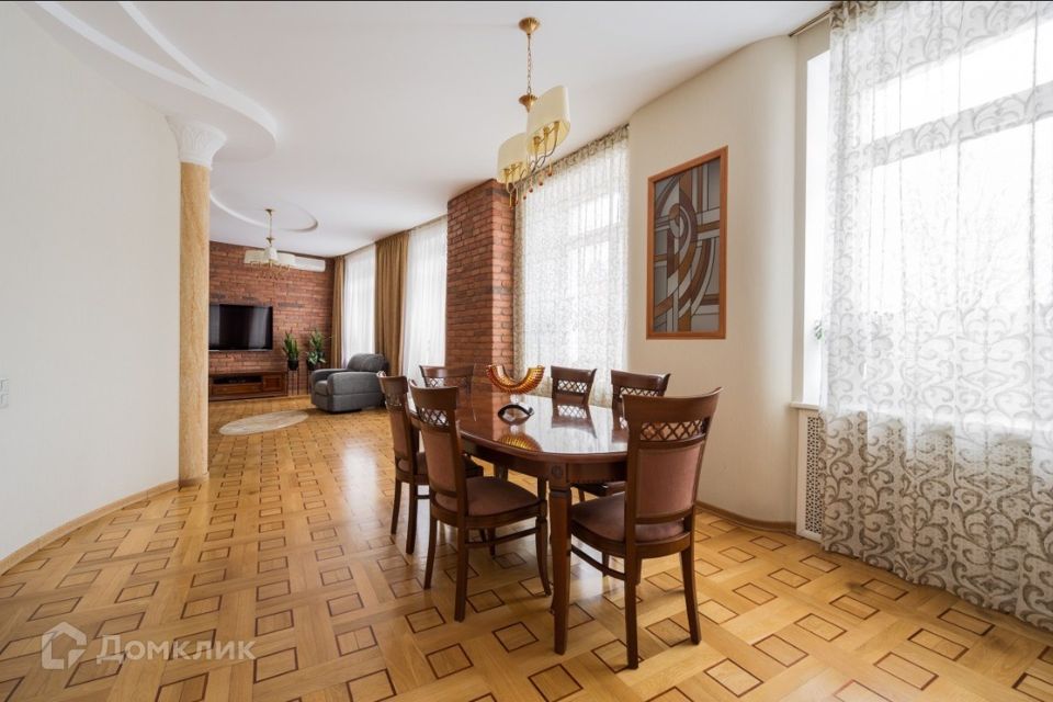 Продаётся 3-комнатная квартира, 169.1 м²