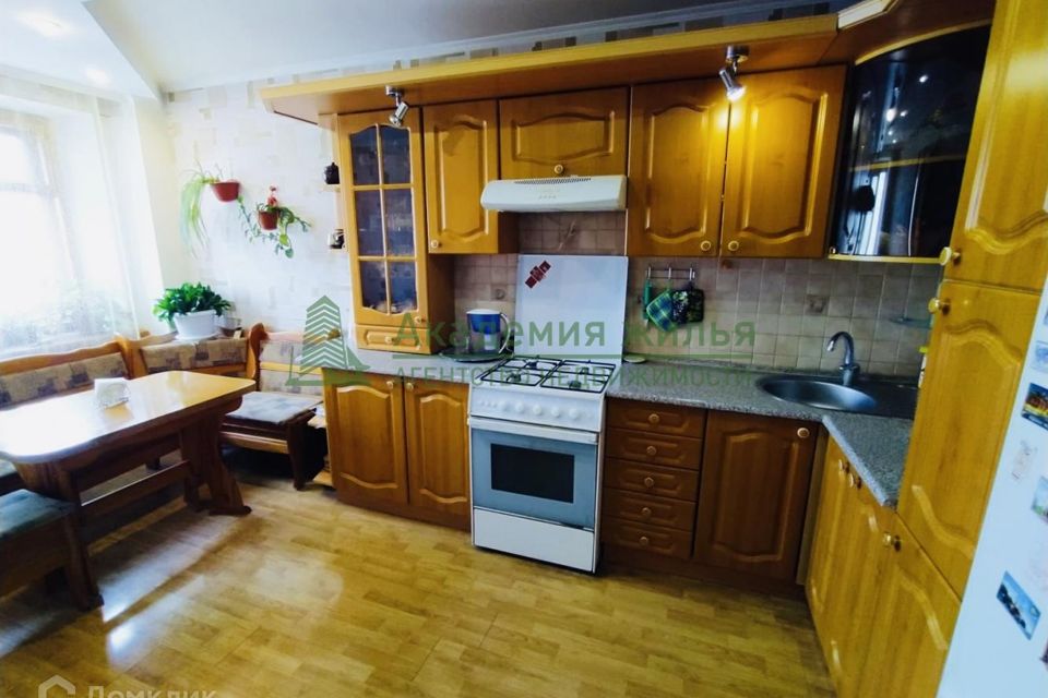 Продаётся 4-комнатная квартира, 105 м²