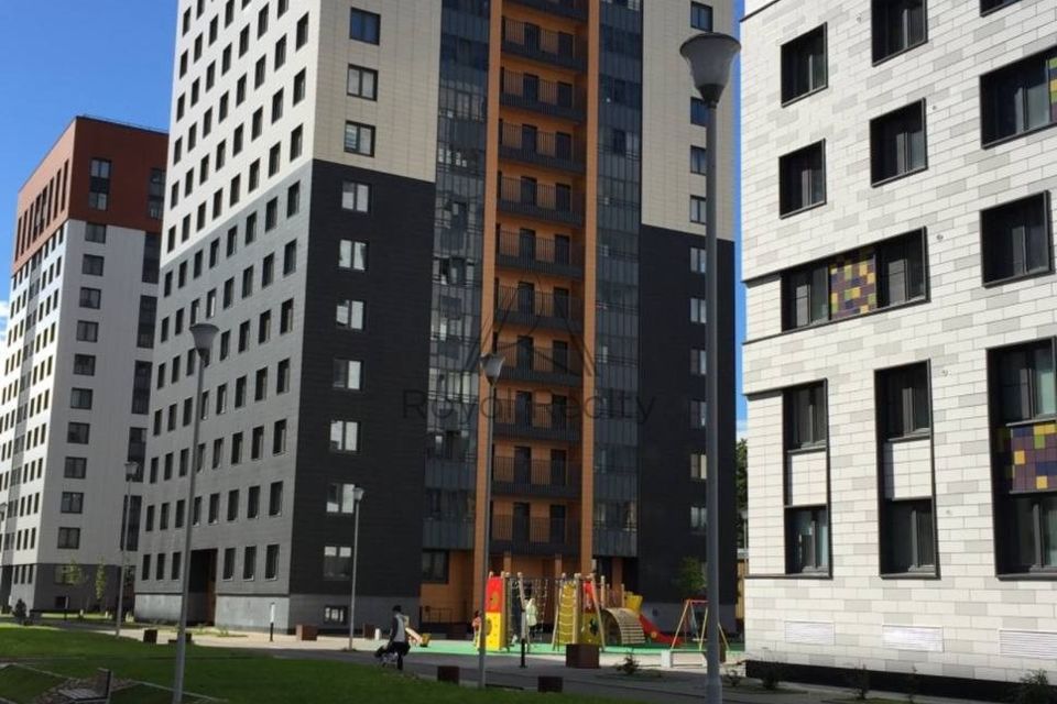 Сдаётся 2-комнатная квартира, 77 м²