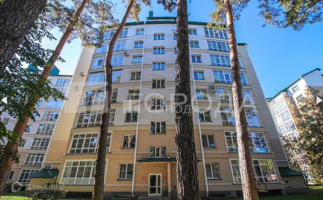 Продаётся 4-комнатная квартира, 188 м²