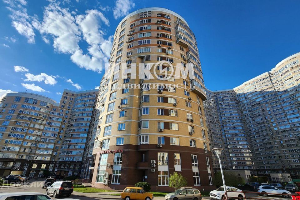 Продаётся 3-комнатная квартира, 143.7 м²