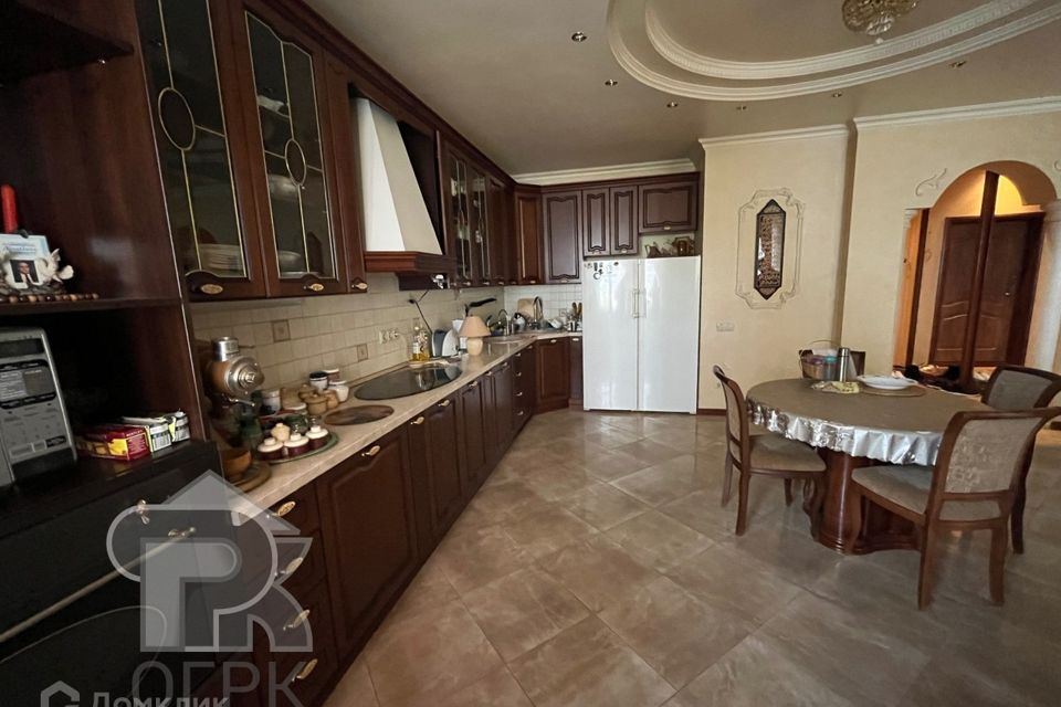 Продаётся 3-комнатная квартира, 105.7 м²