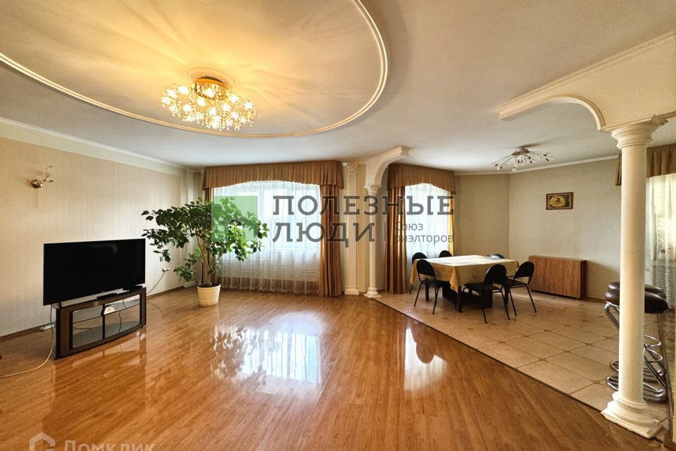 Продаётся 3-комнатная квартира, 158.1 м²