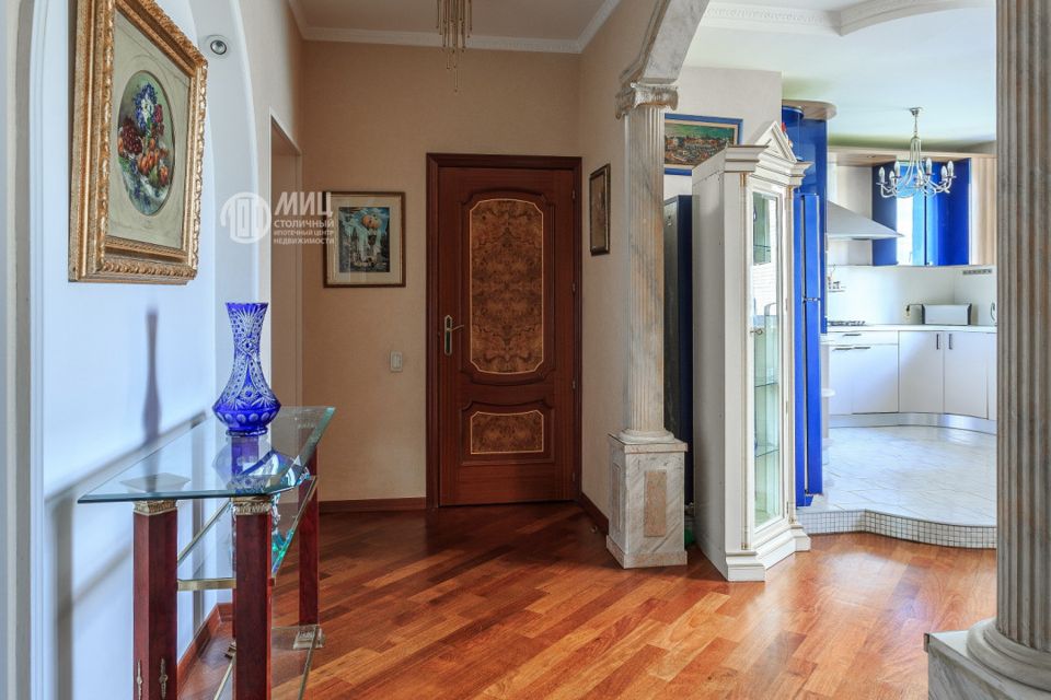 Продаётся 5-комнатная квартира, 174.3 м²