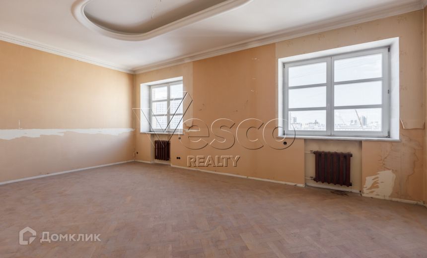 Продаётся 4-комнатная квартира, 198 м²