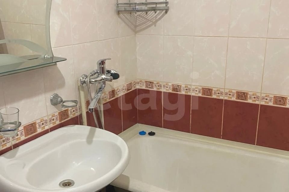 Сдаётся 1-комнатная квартира, 42 м²