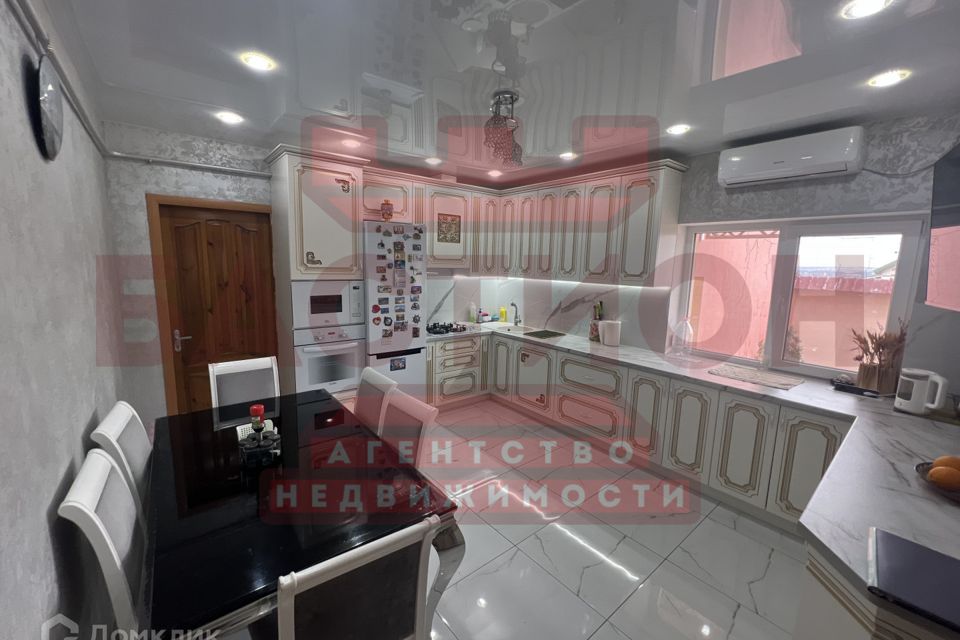 Продаётся 2-этажный дом, 250 м²