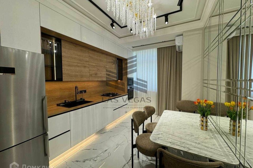 Сдаётся 4-комнатная квартира, 145 м²
