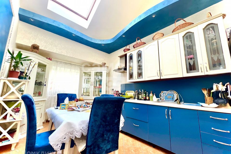 Продаётся 4-комнатная квартира, 130 м²
