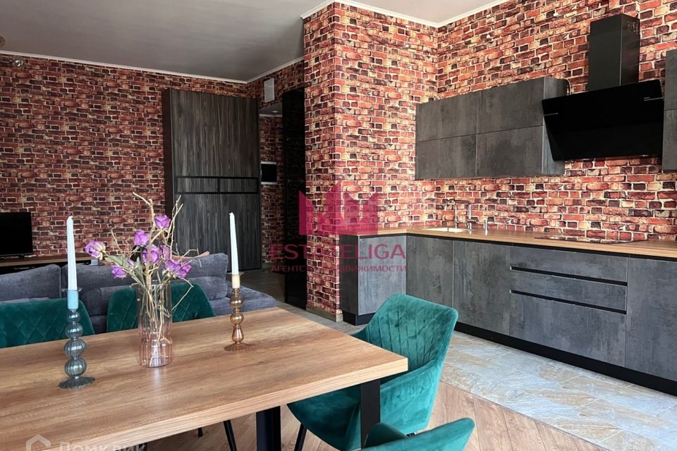 Продаётся 3-комнатная квартира, 101.5 м²