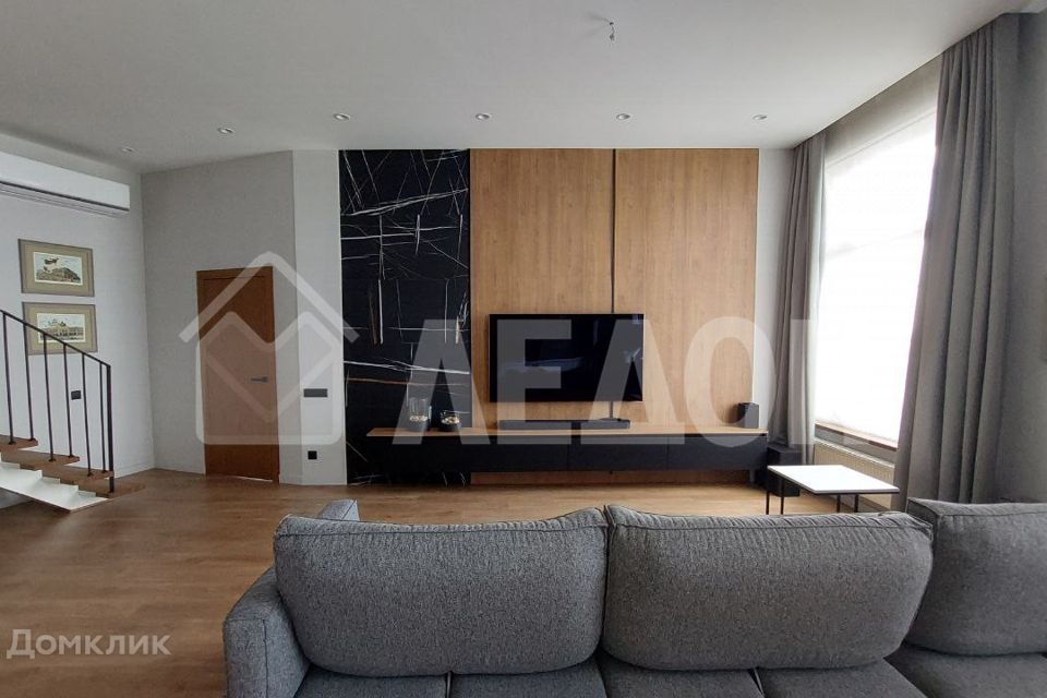 Продаётся 3-комнатная квартира, 162.8 м²