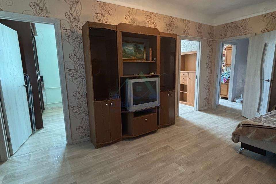 Продаётся 3-комнатная квартира, 47.6 м²