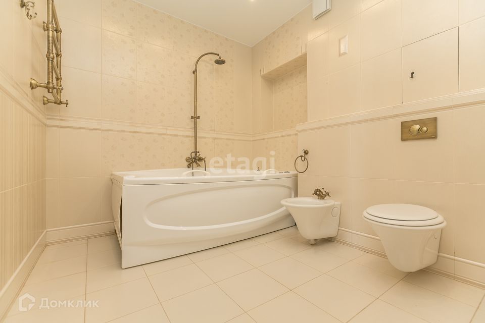 Продаётся 2-комнатная квартира, 103 м²