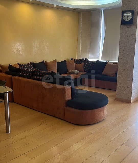 Продаётся 4-комнатная квартира, 127 м²