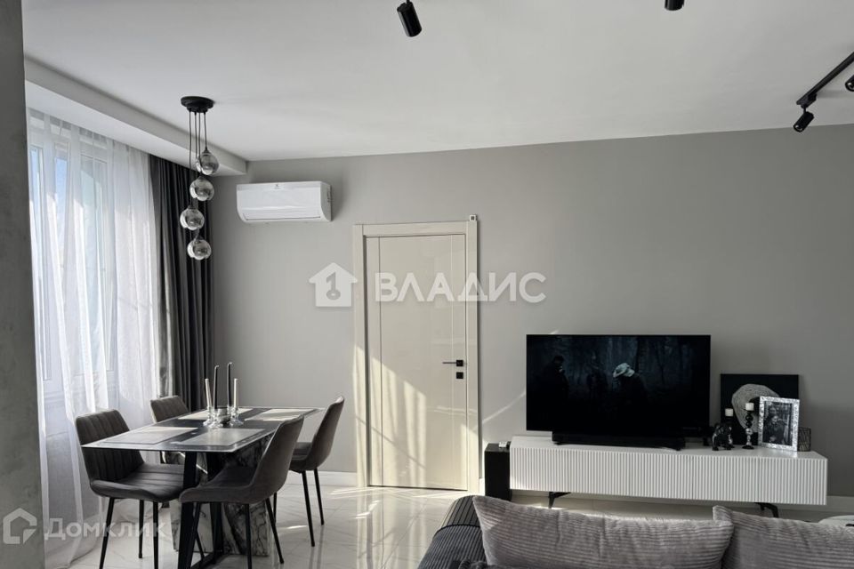 Продаётся 1-комнатная квартира, 65.8 м²