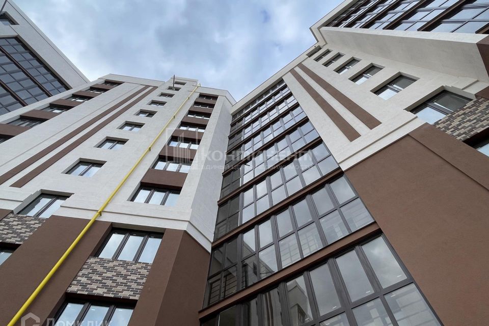 Продаётся 3-комнатная квартира, 111.7 м²