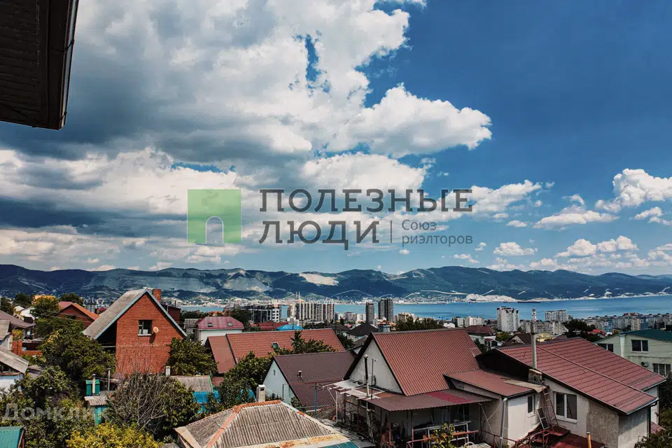 Продаётся 2-этажный дом, 353 м²