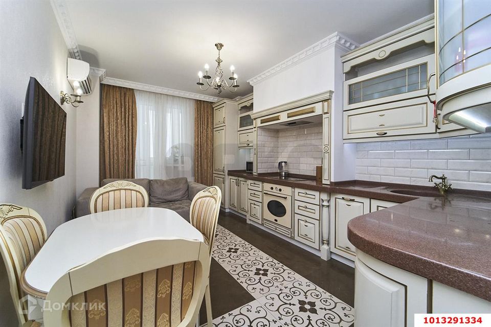 Продаётся 1-комнатная квартира, 65 м²