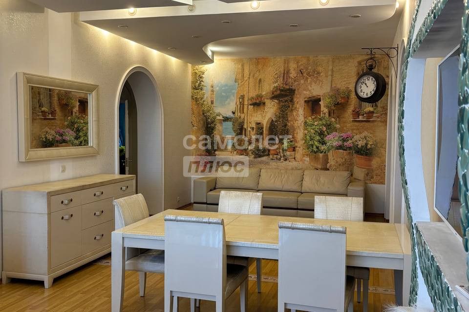 Продаётся 5-комнатная квартира, 241.3 м²