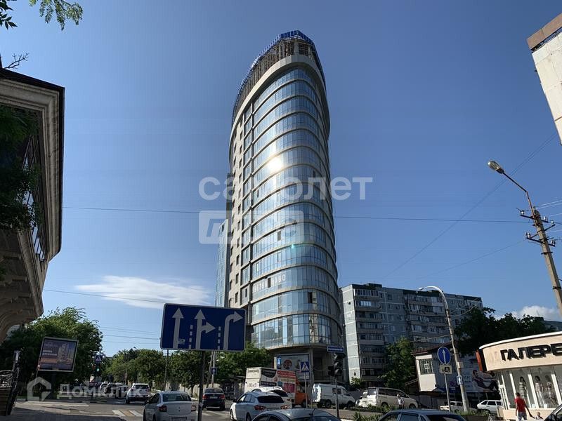 Продаётся 1-комнатная квартира, 94 м²