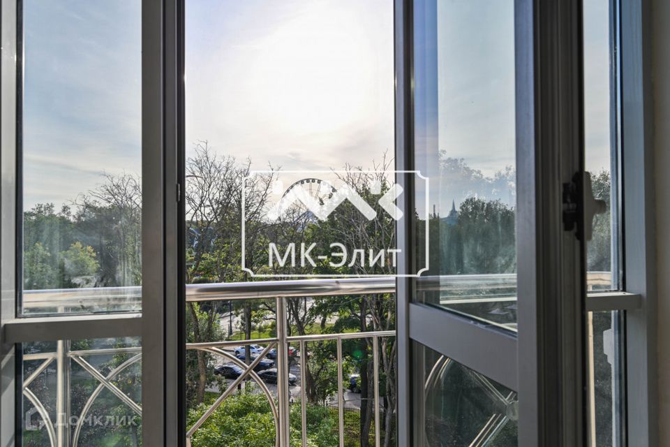 Продаётся 4-комнатная квартира, 178 м²