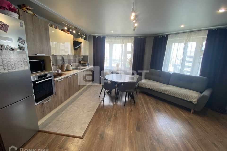 Продаётся 3-комнатная квартира, 98.2 м²