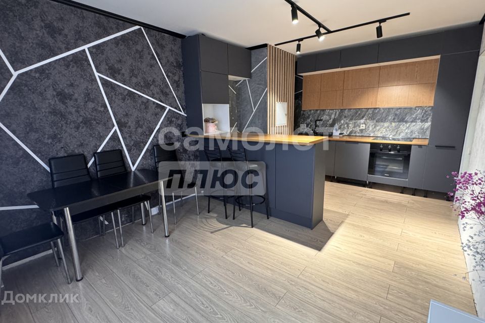 Продаётся 2-комнатная квартира, 65.2 м²