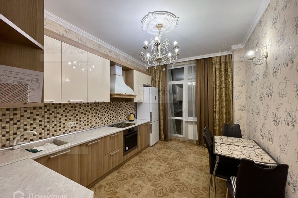 Сдаётся 2-комнатная квартира, 76 м²