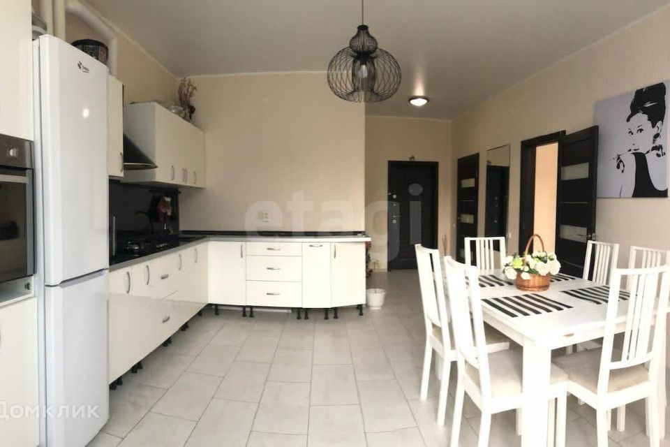 Продаётся 2-комнатная квартира, 70.8 м²