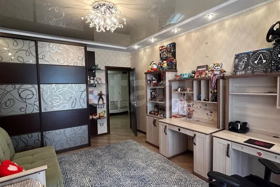 Продаётся 3-комнатная квартира, 109.3 м²