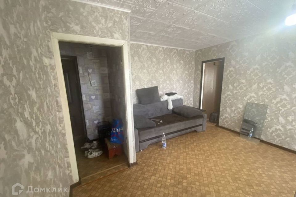 Продаётся 3-комнатная квартира, 42.4 м²