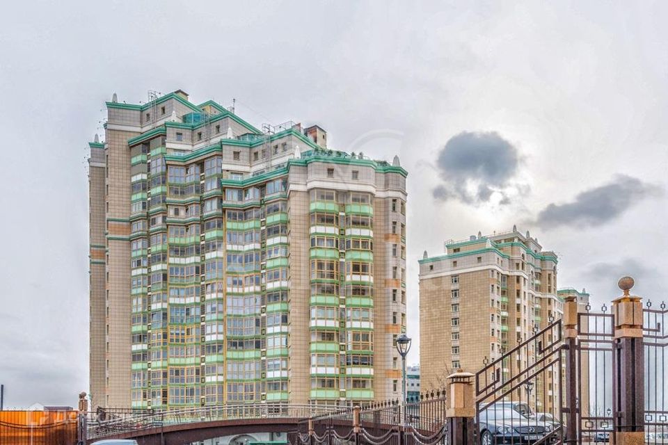 Продаётся 4-комнатная квартира, 186.6 м²